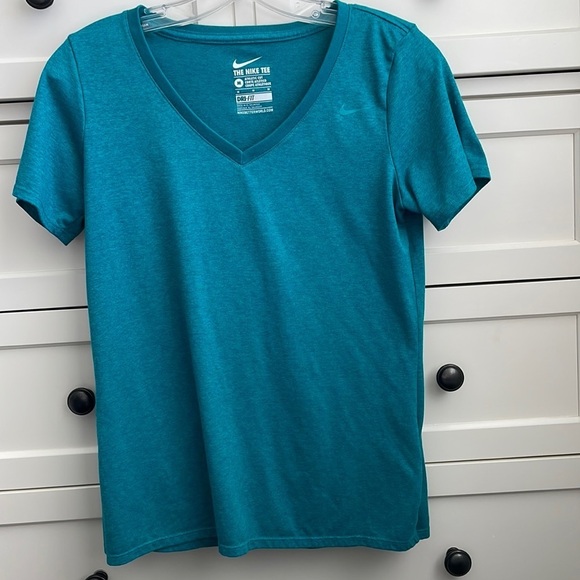 Nike Women’s Teal The Nike Tee Athletic Cut w/ Dri-FIT V Neck - Size Medium - Picture 1 of 4
